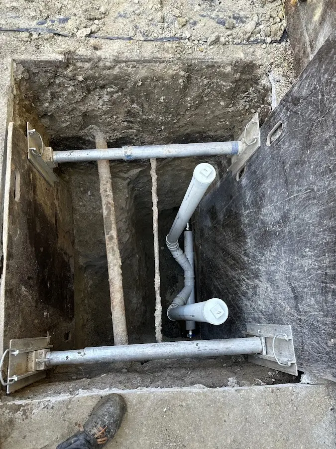Experienced plumber completing Drain Cleaning work in Los Alamitos
